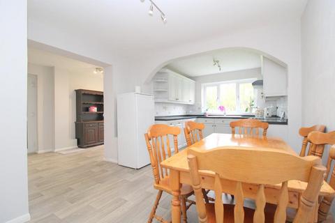 3 bedroom bungalow for sale, Luton Road, Charlton, LU4 9UJ