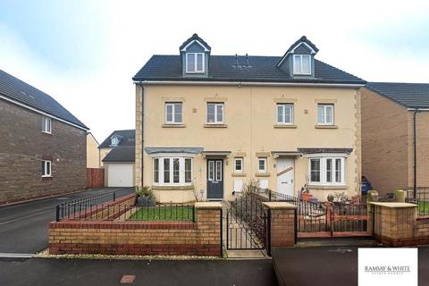 4 bedroom semi-detached house to rent, Rhodfa'r Afon, Cwmbach, Aberdare, CF44 0DZ