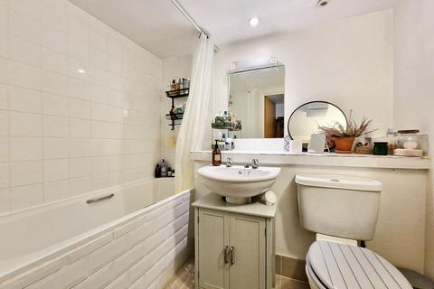 1 bedroom flat for sale, Cadogan Road, London SE18