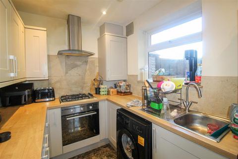 2 bedroom end of terrace house to rent, Victoria Avenue, Ripon