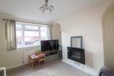 2 bedroom end of terrace house to rent, Victoria Avenue, Ripon