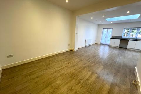 5 bedroom semi-detached house to rent, Lansdowne Road, Ilford IG3