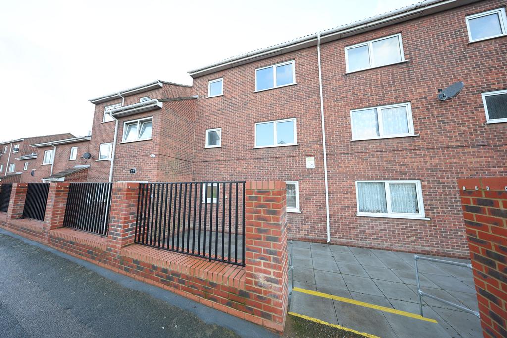 bridge-court-bridge-road-grays-1-bed-flat-160-000