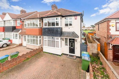 3 bedroom end of terrace house for sale, Highmead, London