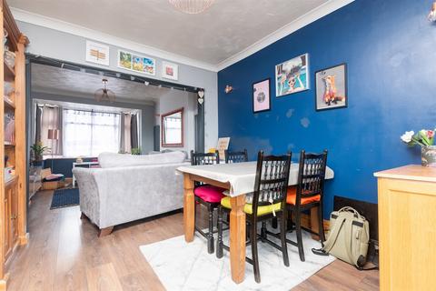 3 bedroom end of terrace house for sale, Highmead, London