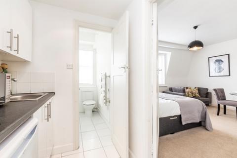 Studio to rent, Hill Street, Mayfair, W1J