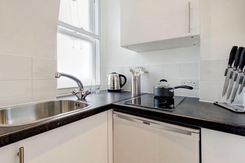 Studio to rent, Hill Street, Mayfair, W1J