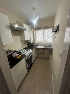 3 bedroom flat to rent, Buckingham Road, Edgware