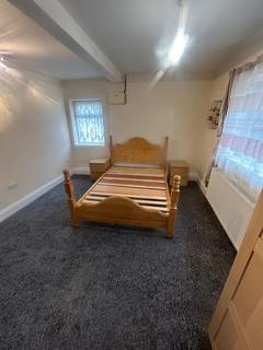 3 bedroom flat to rent, Buckingham Road, Edgware