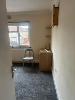 3 bedroom flat to rent, Buckingham Road, Edgware