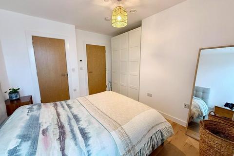 2 bedroom apartment for sale, Hornchurch Road, Uxbridge, UB10