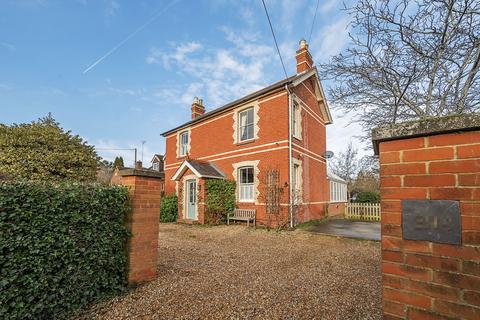 3 bedroom detached house for sale, Hyde End Road, Reading RG7