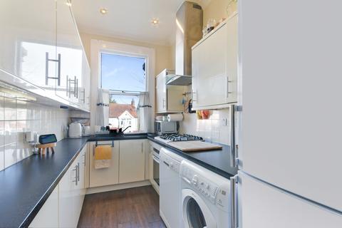 2 bedroom apartment to rent, Queens Road, London SW19