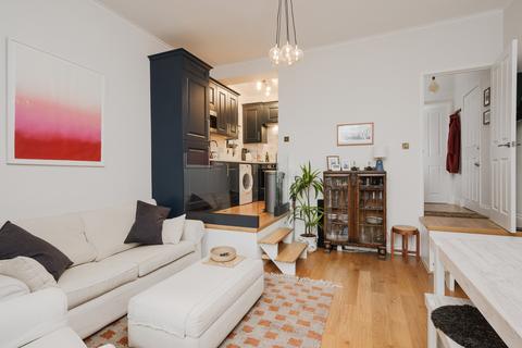 1 bedroom apartment for sale, Darlaston Road, London SW19