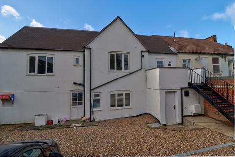 2 bedroom apartment to rent, New Road, Princes Risborough HP27