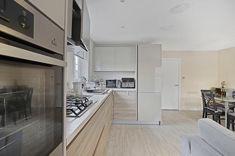 1 bedroom apartment for sale, Five Oaks Lane, Chigwell IG7