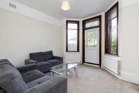 2 bedroom flat to rent, NW2