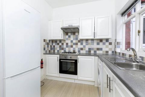 2 bedroom flat to rent, NW2