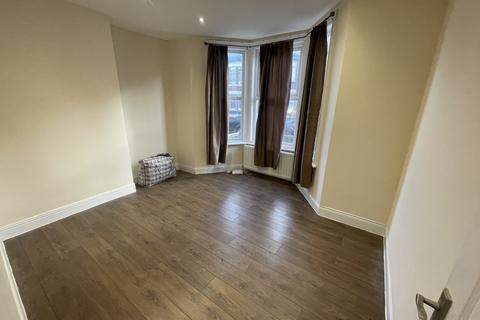 2 bedroom flat to rent, Simonside Terrace, Heaton NE6