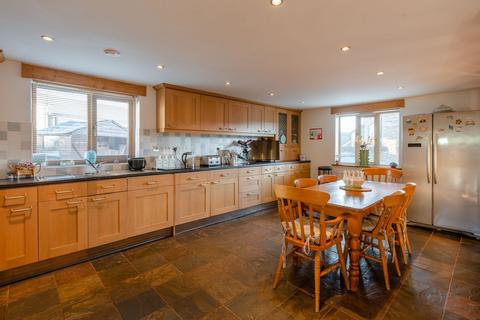 1 Iter Court, Bow, Crediton, EX17 6BZ