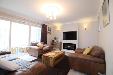 3 bedroom detached house for sale, High Street, Pensnett, Brierley Hill