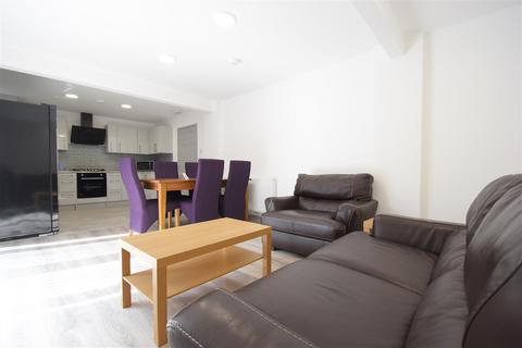 5 bedroom end of terrace house to rent, Cadnam Close, Birmingham B17