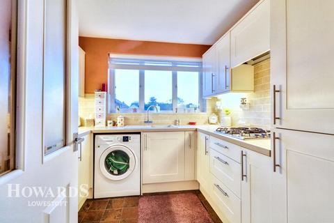 30 Bishops Walk, Lowestoft, NR32 4JN