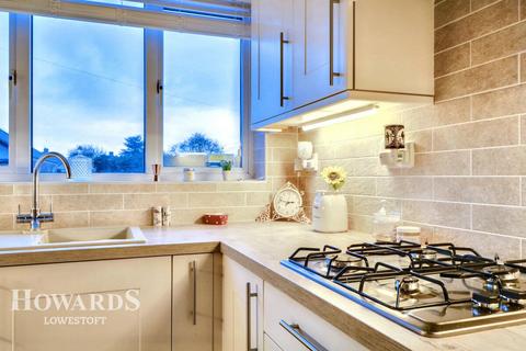 30 Bishops Walk, Lowestoft, NR32 4JN
