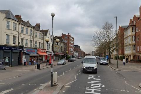 Retail property (high street) to rent, High Road, North Finchley N12