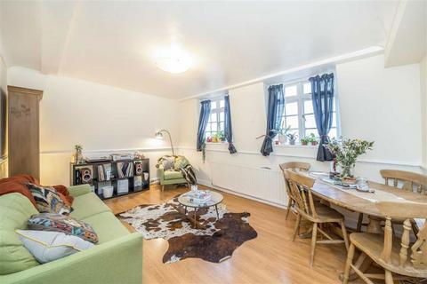 2 bedroom flat for sale, Devonshire Drive, London SE10