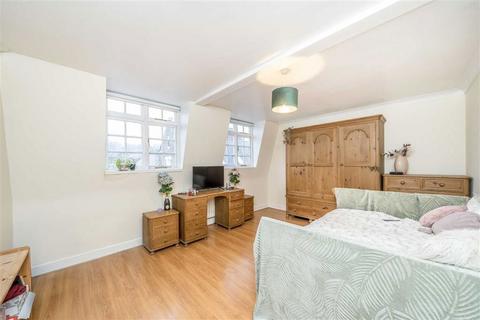 2 bedroom flat for sale, Devonshire Drive, London SE10