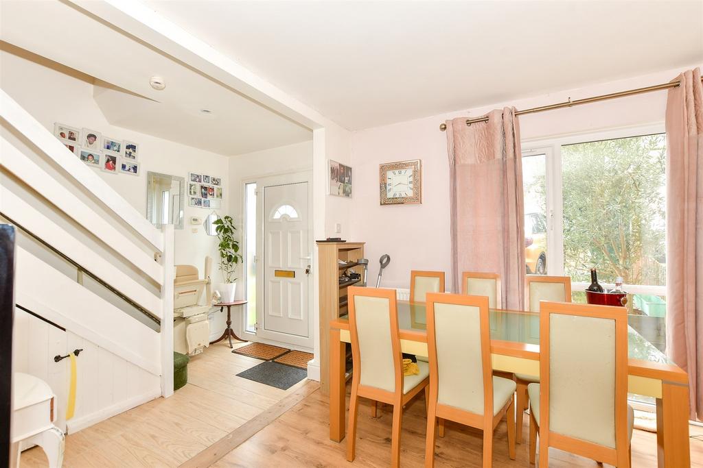 Lounge/Dining Area