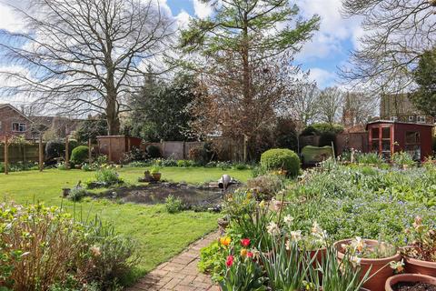 4 bedroom detached house for sale, Vicarage Road, Oakham LE15