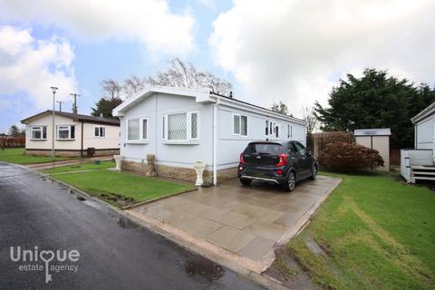 2 bedroom mobile home for sale, The Crescent, Woodside Residential Park, Poulton-le-Fylde, FY6