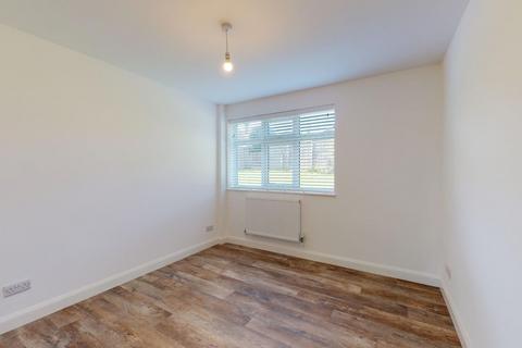 2 bedroom flat to rent, Cheviot Court, Broadstairs, CT10