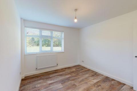 2 bedroom flat to rent, Cheviot Court, Broadstairs, CT10