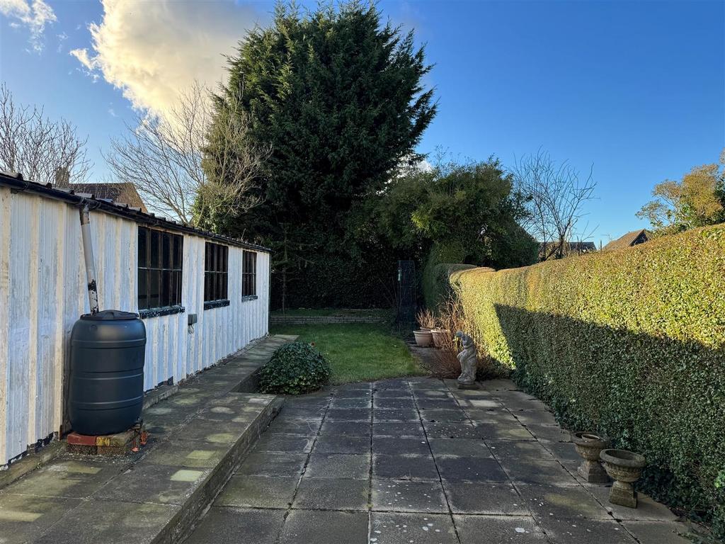 88 anlaby park road n garden 2.jpg