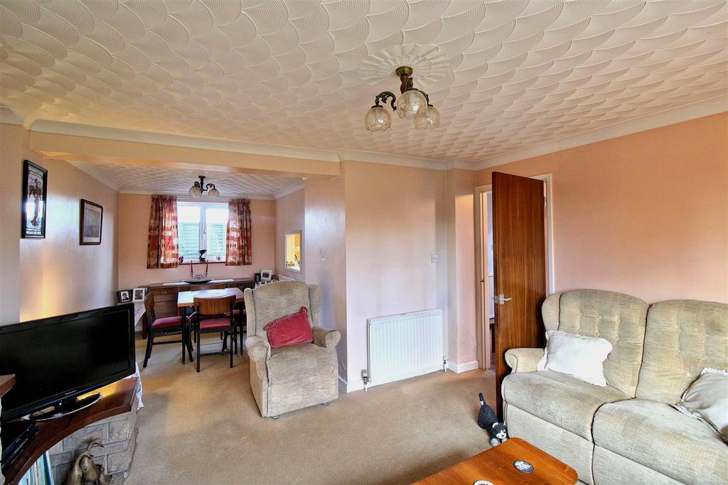 Lounge/Dining area