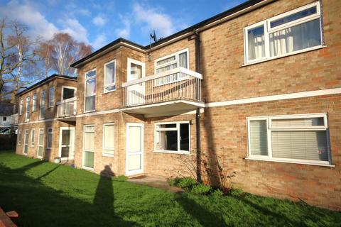 1 bedroom apartment to rent, Queens Avenue, Canterbury