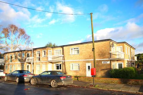 1 bedroom apartment to rent, Queens Avenue, Canterbury