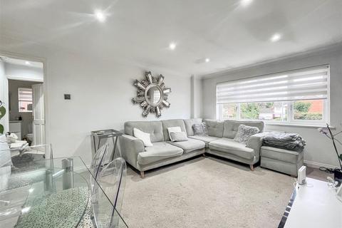 2 bedroom maisonette for sale, Broadfield Court, Bushey Heath, Bushey