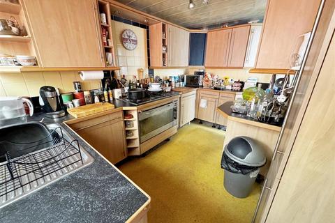 2 bedroom semi-detached bungalow for sale, Tetney Lane, Holton-Le-Clay, Grimsby, Lincs, DN36 5AT