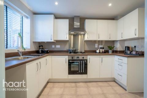 3 bedroom end of terrace house for sale, Boroughby Drive, Peterborough