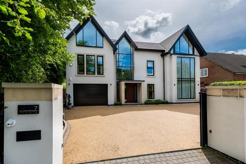 6 bedroom detached house to rent, Weygates Drive, Hale Barns, Altrincham