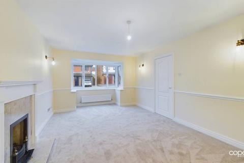 4 bedroom detached house to rent, Westacre Drive, Church Gresley, Swadlincote, Derbyshire, DE11 9RW