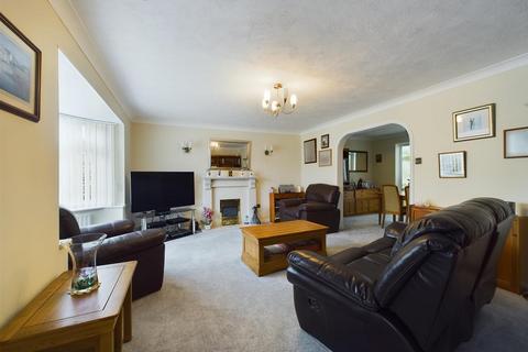 5 bedroom detached house for sale, St. Hughs Close, Crawley RH10