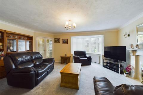 5 bedroom detached house for sale, St. Hughs Close, Crawley RH10