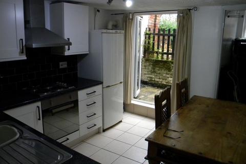 2 bedroom terraced house for sale, Watling Street, Milton Keynes MK2