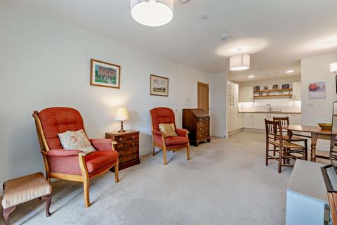 2 bedroom retirement property for sale, Meadow View Court, The Orpines, Wateringbury, Maidstone