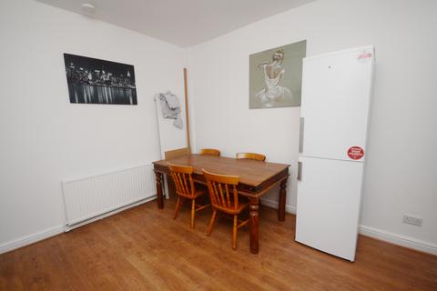 2 bedroom terraced house to rent, Stainer Street, Manchester M12